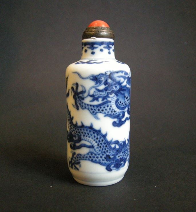 Snuff bottle porcelain blue and white painted in nice undergglaze blue with dragon and clouds | MasterArt
